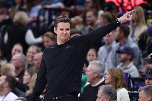 这也太准了!爵士首节20中16轰43分 仅丢4个远投 这也太准了!爵士首节20中16轰43分 仅丢4个远投