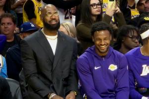 Shams:詹姆斯对本次伤病恢复将非常非常耐心 预计11月中复出首秀 Shams:詹姆斯对本次伤病恢复将非常非常耐心 预计11月中复出首秀