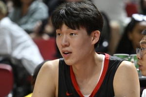 杨瀚森:主场的观众太棒了 热血沸腾的氛围 坐板凳时要时刻准备着 杨瀚森:主场的观众太棒了 热血沸腾的氛围 坐板凳时要时刻准备着