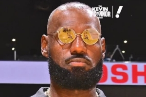 记者:詹姆斯观赛时整场发呆 湖人必须交易他和里夫斯之中的一个 记者:詹姆斯观赛时整场发呆 湖人必须交易他和里夫斯之中的一个