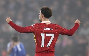 柯蒂斯-琼斯完成98次向前传球，创本赛季欧冠单场比赛纪录