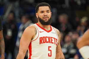 巴爷:想知道范弗里特缺席有多大影响 上赛季他是球队心脏和灵魂 巴爷:想知道范弗里特缺席有多大影响 上赛季他是球队心脏和灵魂