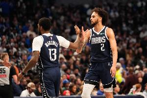 是真防不了文班!莱夫利出场10分钟 2中1拿到4分2板3助 但有5犯规 是真防不了文班!莱夫利出场10分钟 2中1拿到4分2板3助 但有5犯规