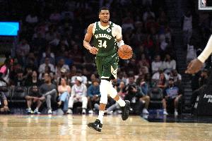 轻轻松松!字母哥首节4中3拿下6分3板2助 轻轻松松!字母哥首节4中3拿下6分3板2助