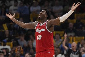 灰熊主帅:JJJ受到犯规困扰也得留在场上 他正进入生涯黄金期 灰熊主帅:JJJ受到犯规困扰也得留在场上 他正进入生涯黄金期