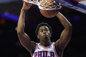 这新秀炸裂啊!埃奇库姆已经砍下32分 超越AI创造队史首秀新纪录 这新秀炸裂啊!埃奇库姆已经砍下32分 超越AI创造队史首秀新纪录