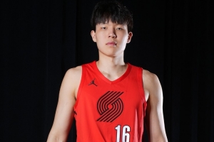 杨瀚森的NBA常规赛首秀并没有太多亮点 他需要学习的东西很多 杨瀚森的NBA常规赛首秀并没有太多亮点 他需要学习的东西很多