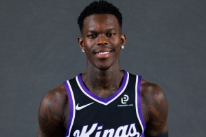 疾速突破!施罗德13中6得14分1板7助2断1帽 无奈未能救主 疾速突破!施罗德13中6得14分1板7助2断1帽 无奈未能救主