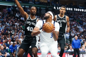 文班这我能防住?浓眉22分13板1助2断1帽 被文班亚马40分15板打爆 文班这我能防住?浓眉22分13板1助2断1帽 被文班亚马40分15板打爆