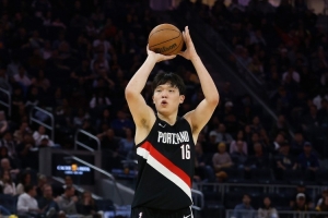 媒体人谈杨瀚森:对稚嫩的大个子来说慢慢适应NBA是正常的 媒体人谈杨瀚森:对稚嫩的大个子来说慢慢适应NBA是正常的