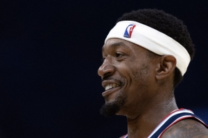 仅得5分!卢:比尔打得不错 我得多给他设计战术 让他更多持球 仅得5分!卢:比尔打得不错 我得多给他设计战术 让他更多持球