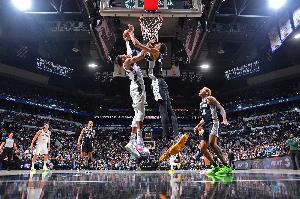 外星人大战希腊怪兽!NBA经纪人按捺不住:文班VS字母什么时候? 外星人大战希腊怪兽!NBA经纪人按捺不住:文班VS字母什么时候?