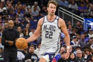 攻防都出色!小瓦格纳半场9中7&三分3中2轰下19分2板2断 攻防都出色!小瓦格纳半场9中7&三分3中2轰下19分2板2断