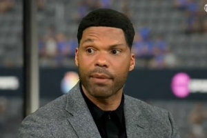 球迷调侃莱斯科特植发:阿尔特塔真是好心,把自己的头发借给了他 球迷调侃莱斯科特植发:阿尔特塔真是好心,把自己的头发借给了他