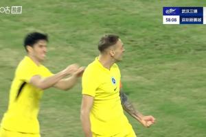 再入一球!十人新鹏城客场2-0领先三镇,杜加利奇包抄破门 再入一球!十人新鹏城客场2-0领先三镇,杜加利奇包抄破门