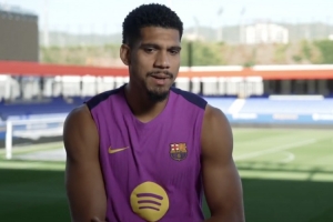 阿劳霍:亚马尔是世界最出色的球员之一,同时承受着巨大的压力 阿劳霍:亚马尔是世界最出色的球员之一,同时承受着巨大的压力