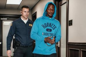 调查了个寂寞?NBA调查罗齐尔结束&宣布清白 今日后者直接被带走 调查了个寂寞?NBA调查罗齐尔结束&宣布清白 今日后者直接被带走