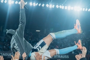 队史出场王!塞尔塔晒视频致敬阿斯帕斯:队长,传奇,永恒 队史出场王!塞尔塔晒视频致敬阿斯帕斯:队长,传奇,永恒