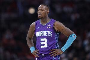 同伙下注赢钱后 将超20万美元现金直接送到了罗齐尔家中 同伙下注赢钱后 将超20万美元现金直接送到了罗齐尔家中