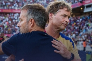 西媒:巴萨助教索尔格代替弗里克出席国家德比赛前发布会 西媒:巴萨助教索尔格代替弗里克出席国家德比赛前发布会