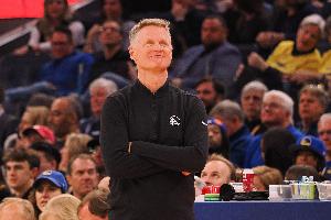 科尔开心了!勇士本场比赛仅出现8失误 没人超过2次失误 科尔开心了!勇士本场比赛仅出现8失误 没人超过2次失误