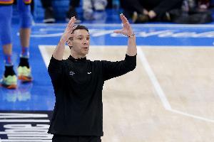 鏖战双加时取胜!戴格诺特:球员很有竞争力 被球队的勇气打动了 鏖战双加时取胜!戴格诺特:球员很有竞争力 被球队的勇气打动了