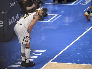 三分11中10砍50分！阿德尔曼：戈登打得高效&聪明 无任何勉强出手