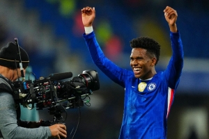 德塞利:埃斯特旺还需适应英超的对抗和节奏,强悍如我也得适应 德塞利:埃斯特旺还需适应英超的对抗和节奏,强悍如我也得适应