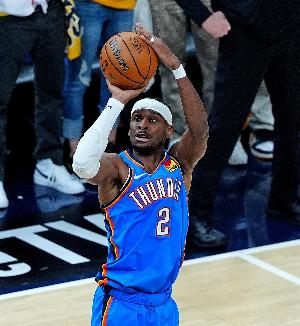 31投+26罚!步行者队记:打完这场后SGA的手臂肯定很累了 31投+26罚!步行者队记:打完这场后SGA的手臂肯定很累了