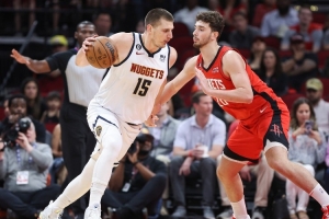 美记:没有现役内线能到约基奇的水平 但申京可成为下一个约基奇 美记:没有现役内线能到约基奇的水平 但申京可成为下一个约基奇