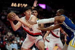 媒体人:明天杨瀚森又要对勇士 开拓者士气如何需不需调整还未知 媒体人:明天杨瀚森又要对勇士 开拓者士气如何需不需调整还未知