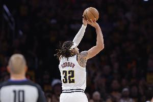 🥵停不下来!戈登追身三分再中!8中8创个人生涯单场三分纪录! 🥵停不下来!戈登追身三分再中!8中8创个人生涯单场三分纪录!