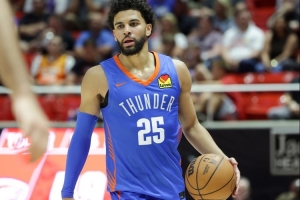 SGA:和阿杰伊-米切尔打球像是街头篮球 他不需要太多固定体系 SGA:和阿杰伊-米切尔打球像是街头篮球 他不需要太多固定体系