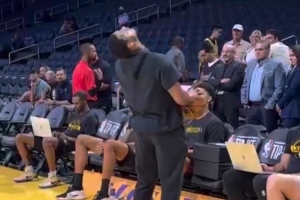 蒙的吧💀小吧观看湖人赛前训练 斯玛特底角背投超远三分命中 蒙的吧💀小吧观看湖人赛前训练 斯玛特底角背投超远三分命中