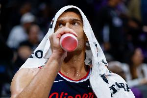 高炮台!大洛佩斯三分4中2贡献6分6板2帽 正负值+11 高炮台!大洛佩斯三分4中2贡献6分6板2帽 正负值+11