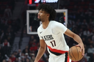 今天手感不佳!谢顿-夏普上半场9中2得7分2板 三分3中0 今天手感不佳!谢顿-夏普上半场9中2得7分2板 三分3中0