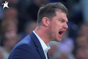 斯普利特:事情发生了 我们要往前看&专注篮球 面前有很好的机会 斯普利特:事情发生了 我们要往前看&专注篮球 面前有很好的机会