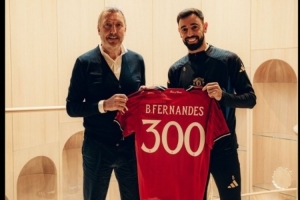 31岁B费将迎红魔300场里程碑,曼联官方晒照为其赠送纪念球衣 31岁B费将迎红魔300场里程碑,曼联官方晒照为其赠送纪念球衣