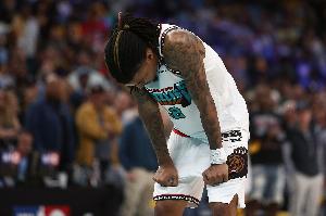 打得烂!莫兰特16投4中&三分4中0仅得12分2板6助 出现3失误 打得烂!莫兰特16投4中&三分4中0仅得12分2板6助 出现3失误