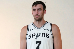 超值引援!科内特半场5投全中砍下12分6板&拼下5前场板 超值引援!科内特半场5投全中砍下12分6板&拼下5前场板