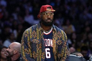 詹姆斯:本赛季会充满悬念 开拓者和爵士也值得关注 詹姆斯:本赛季会充满悬念 开拓者和爵士也值得关注