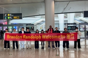 德甲常规赛得分王!浙江男篮晒新外援布兰登-兰道夫接机照 德甲常规赛得分王!浙江男篮晒新外援布兰登-兰道夫接机照