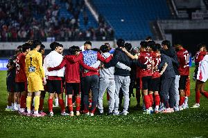 记者谈亚泰:保级球队不是菜不菜的问题,而是心理早就崩盘了 记者谈亚泰:保级球队不是菜不菜的问题,而是心理早就崩盘了