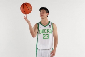 11投4中!俄勒冈大学主帅:林葳转移球很棒 但他后来有点缺乏耐心 11投4中!俄勒冈大学主帅:林葳转移球很棒 但他后来有点缺乏耐心