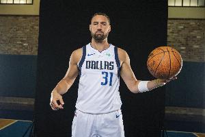 克莱:我现在打球就是为了争冠 我们必须持之以恒地努力 克莱:我现在打球就是为了争冠 我们必须持之以恒地努力