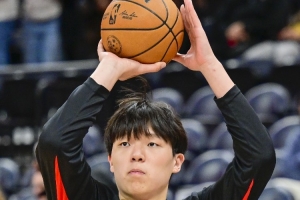 媒体人:被库里连着点名打 别说杨瀚森了 昨天的戈登也顶不住 媒体人:被库里连着点名打 别说杨瀚森了 昨天的戈登也顶不住