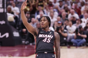 戴维恩-米切尔:球队比赛节奏很好 若遵守战术原则我们很难被阻挡 戴维恩-米切尔:球队比赛节奏很好 若遵守战术原则我们很难被阻挡