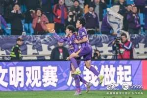 感谢与我们同在的每位球迷朋友! 暂别泰达足球场,“水滴”见! 感谢与我们同在的每位球迷朋友! 暂别泰达足球场,“水滴”见!