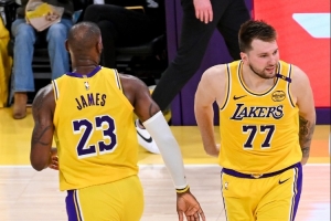 Skip:东契奇在用赛场表现对勒布朗说 你慢慢恢复吧 Skip:东契奇在用赛场表现对勒布朗说 你慢慢恢复吧