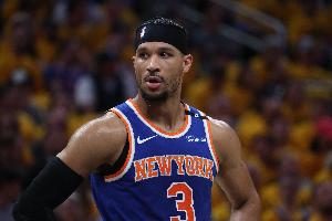 19分钟抢14板!迈克-布朗:哈特简直是怪物 不确定是否见过这表现 19分钟抢14板!迈克-布朗:哈特简直是怪物 不确定是否见过这表现